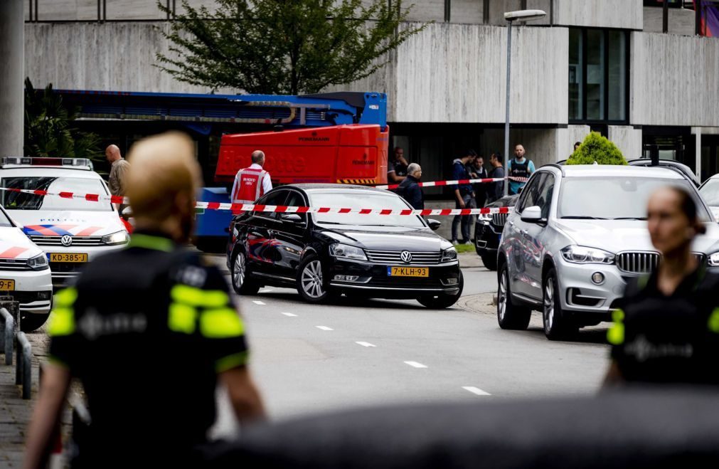 Dois mortos e três feridos por esfaqueamento em Maastricht, polícia exclui terrorismo