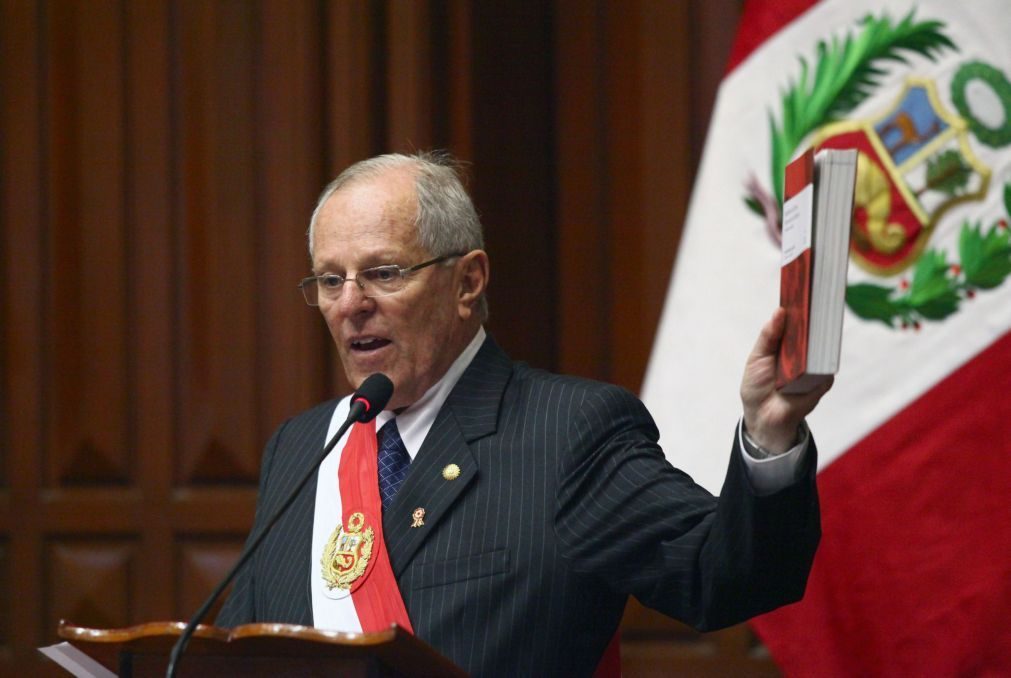 Presidente do Peru reitera inocência perante acusação do Congresso para o destituir