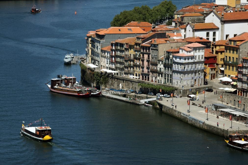 Última Hora: Carro despista-se e cai ao rio Douro. Desconhece-se o número de vítimas