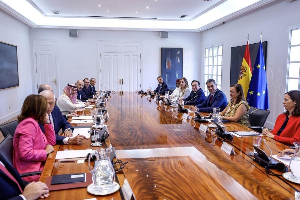 Espanha reúne países europeus e árabes para