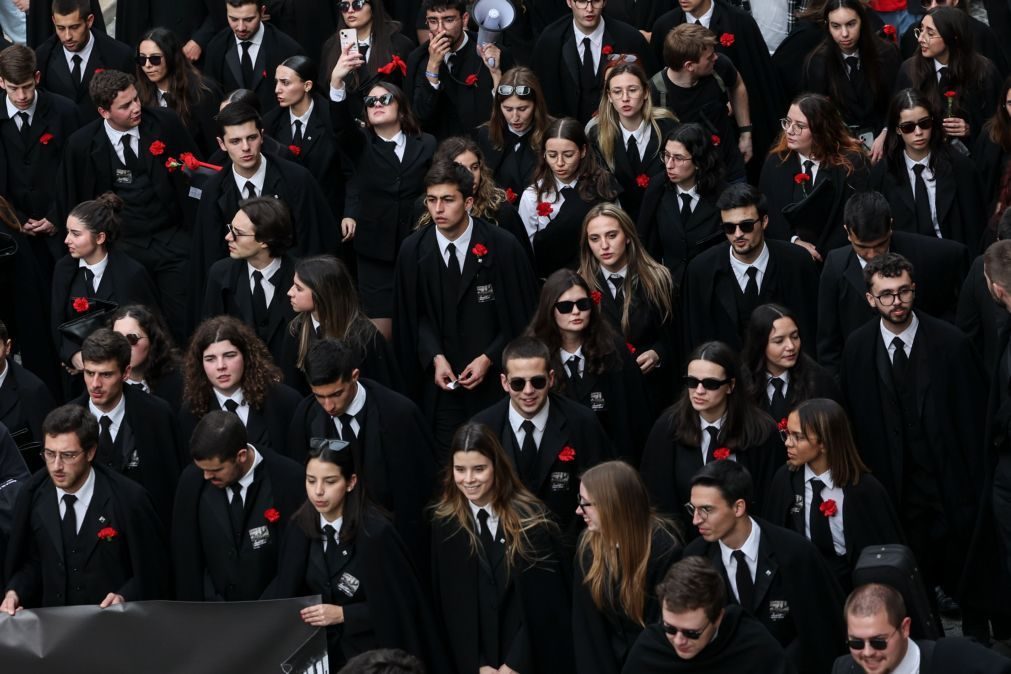 Bolsas do ensino superior só chegam