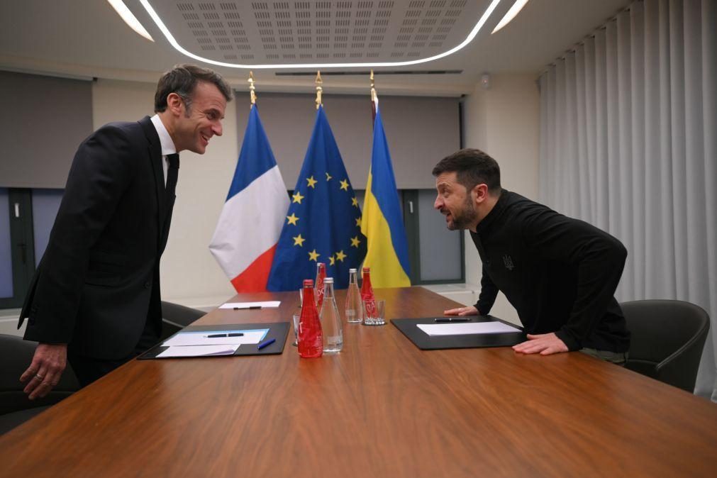 Zelensky pede