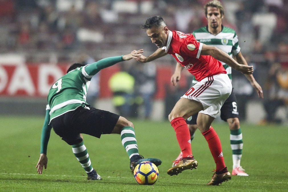 Benfica e Sporting empatam e deixam FC Porto isolado no comando da I Liga