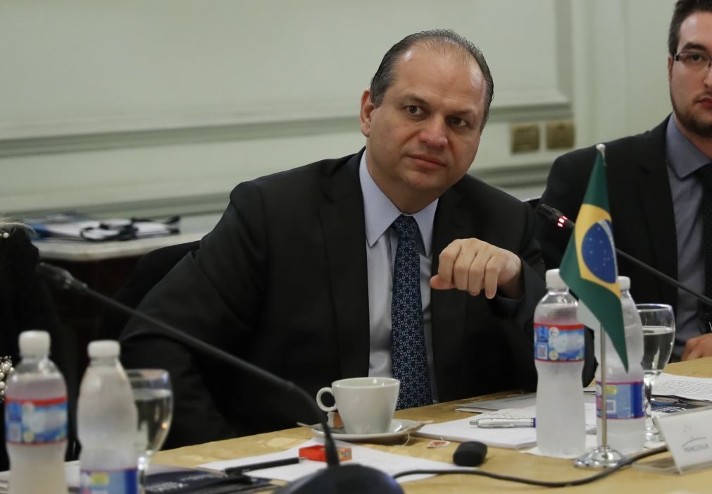 Ministro da saúde do Brasil deixará o cargo em abril para concorrer nas próximas eleições