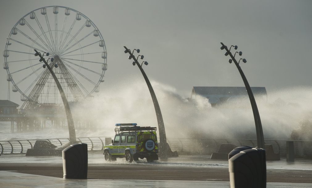 Tempestade Eleanor faz mais dois mortos em França, alerta máximo de avalancha nos Alpes