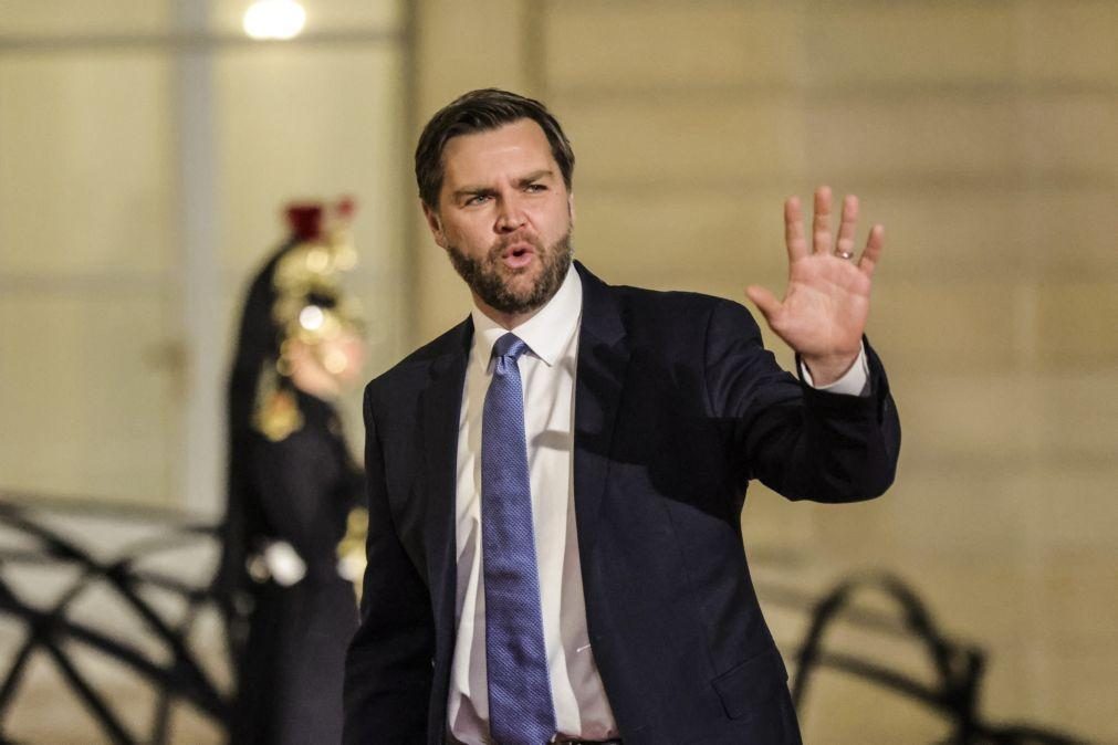 JD Vance adverte contra