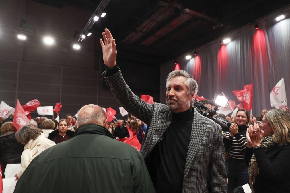 Líder do PS acusa Montenegro de querer