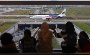 Governo da Malásia aprova novas buscas por avião desaparecido em 2014