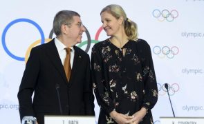 Kirsty Coventry é a primeira mulher a presidir ao Comité Olímpico Internacional