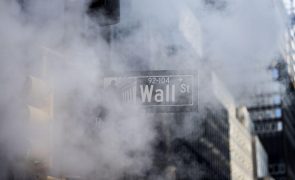 Wall Street fecha em baixa sessão volátil com os olhos nas taxas alfandegárias