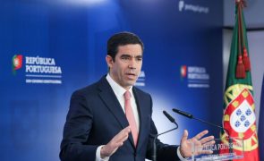 Ministro da Presidência pede a líder do PS que se retrate das insinuações contra PM