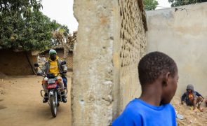 Pelo menos 900 crianças deslocadas no norte de Moçambique reintegradas no ensino