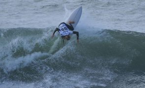 Prova da elite mundial retomada para coroar hoje campeões de Supertubos
