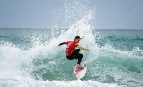 Caroline Marks 'bisa' na prova de Peniche do circuito mundial de surf