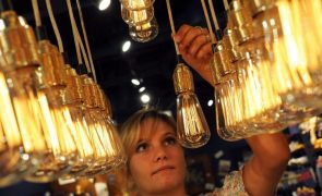 Grandes consumidores de luz poupam no mercado livre mas poupanças são nulas no gás