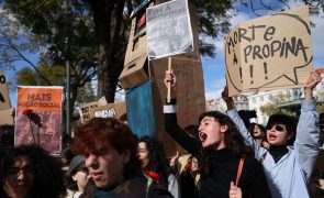 Estudantes universitários protestam em Lisboa por mais verbas para o ensino superior