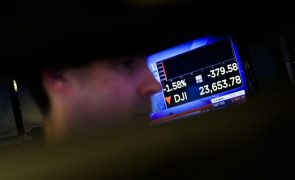 Wall Street negoceia em alta com tecnológico Nasdaq a ganhar mais de 2%