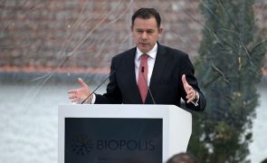 Montenegro confirma providência cautelar contra o Chega por causa de cartazes