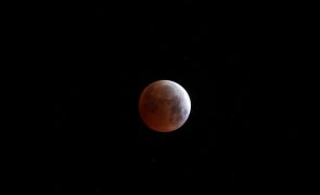 Maior cratera da Lua formou-se há 4,25 mil milhões de anos