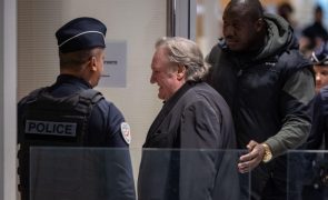 Defesa pediu anulação do processo no início do julgamento de Depardieu por agressão sexual