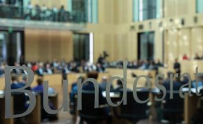 Alemanha estreia novo parlamento com negociações para formar governo em curso