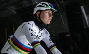 Ciclista Tadej Pogacar vai participar pela primeira vez no Paris-Roubaix