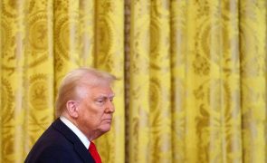 Trump aplica tarifa de 25% sobre automóveis importados e prevê receita fiscal de 100 mil ME
