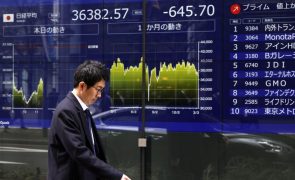 Bolsa de Tóquio fecha perder 0,60% a reagir às tarifas dos EUA sobre setor automóvel