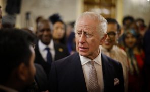 Rei Carlos III cancela agenda após sofrer efeitos secundários do tratamento a cancro