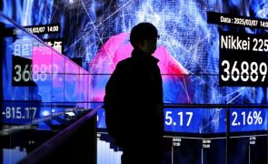 Bolsa de Tóquio abre em queda acentuada com o Nikkei a perder 2,06%