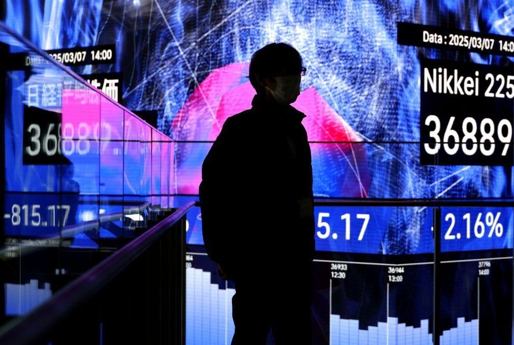 Bolsa de Tóquio abre em queda acentuada com o Nikkei a perder 2,06%
