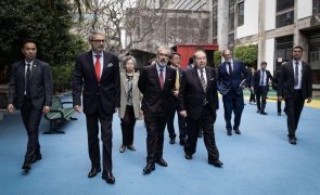 Governo limitado face a greve nas escolas portuguesas no estrangeiro