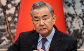 MNE chinês desloca-se esta semana à Rússia para diálogo estratégico com Lavrov