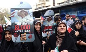 Milhares de iranianos gritam nas ruas 