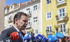 Montenegro estupefacto com críticas à forma como coligação se organiza nos debates