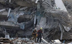 Equipas de salvamento estimam 15 sobreviventes em escombros de edifício em Banguecoque