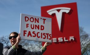 Cidades dos EUA e Europa palco de protestos contra Trump, Musk e Tesla