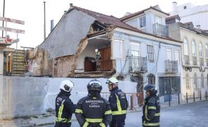 Queda de parede de prédio em Lisboa danifica carro sem registo de feridos