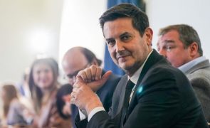 IL promete baixar impostos para romper com estagnação económica