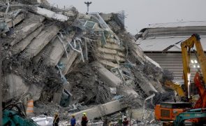 Busca por sobreviventes continua 72 horas após colapso de edifício na Tailândia