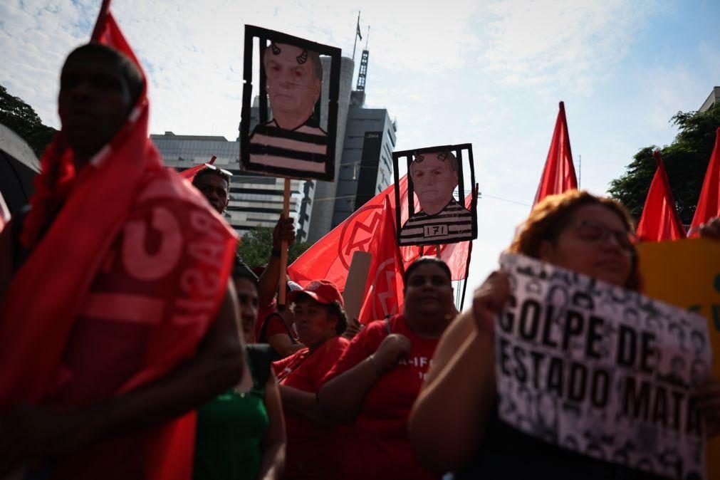 Ex-Presidente brasileiro Bolsonaro denuncia perseguição contra Marine Le Pen