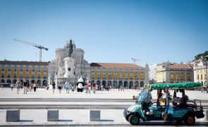 Circulação de tuk tuk proibida a partir de hoje em 337 ruas de Lisboa