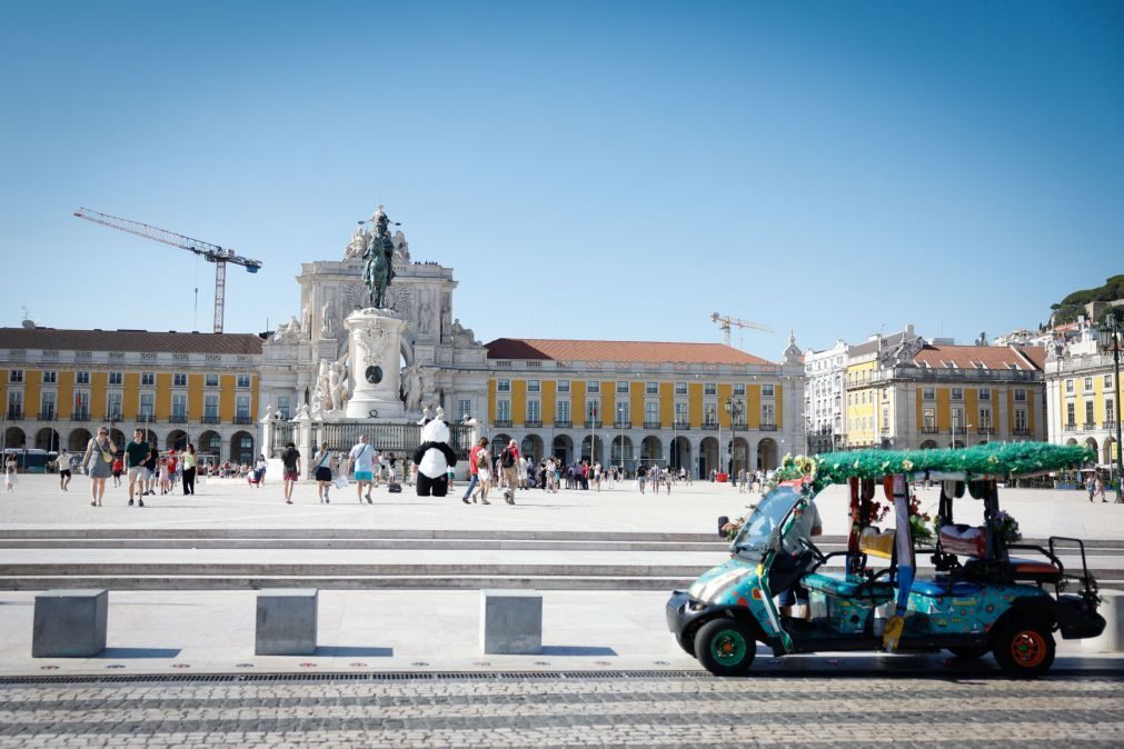 Circulação de tuk tuk proibida a partir de hoje em 337 ruas de Lisboa