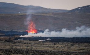 Islândia prepara-se para erupção vulcânica em Grindavik
