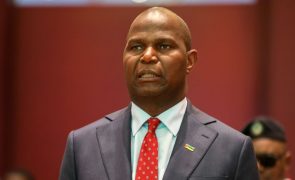 Acordo para pacificar Moçambique prevê rever Constituição e poderes do Presidente