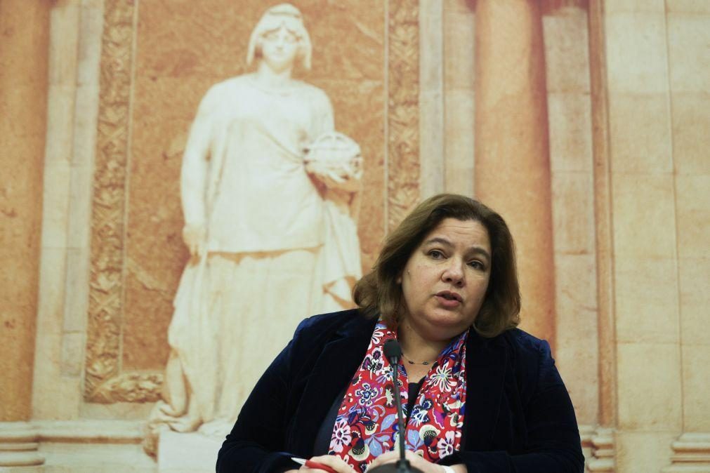 Alexandra Leitão aponta