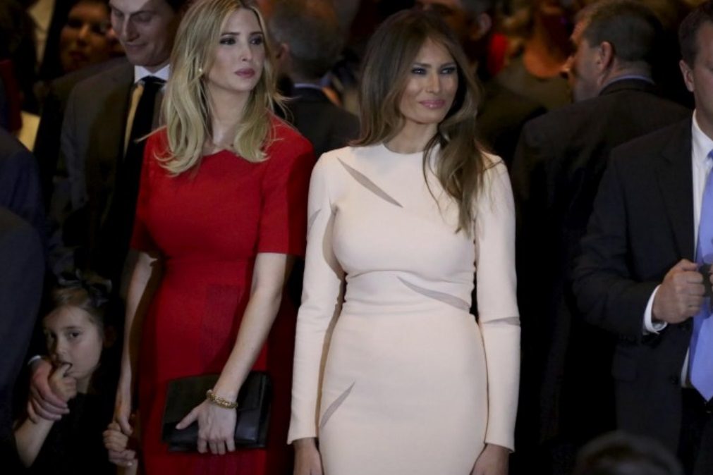 Senadora exige ver documentos de Melania Trump