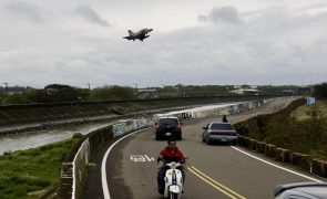 China prolonga manobras militares em torno de Taiwan