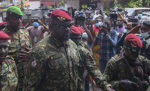 Junta militar da Guiné-Conacri leva nova Constituição a referendo em setembro