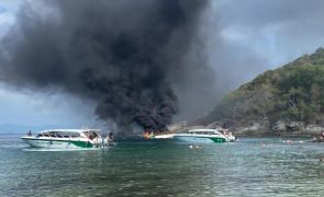Lancha rápida com 36 turistas a bordo explode em Phuket